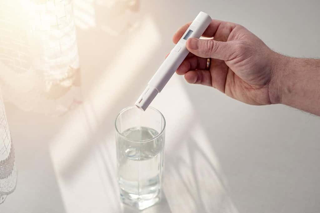 Digital TDS meter measuring