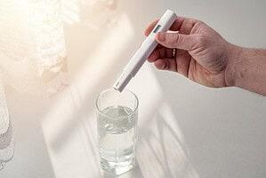 Digital TDS meter measuring