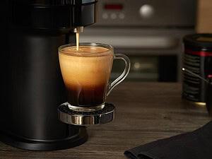 ตัวอย่างการจัดมุมกาแฟที่บ้าน พร้อมกาแฟเอสเปรสโซที่ชงจากเครื่องชงกาแฟแคปซูล
